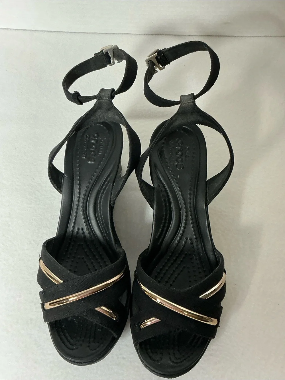 Crocs Leigh II Ankle Strap Wedge Sandals Black Womens Size 6 Metalblock Canvas